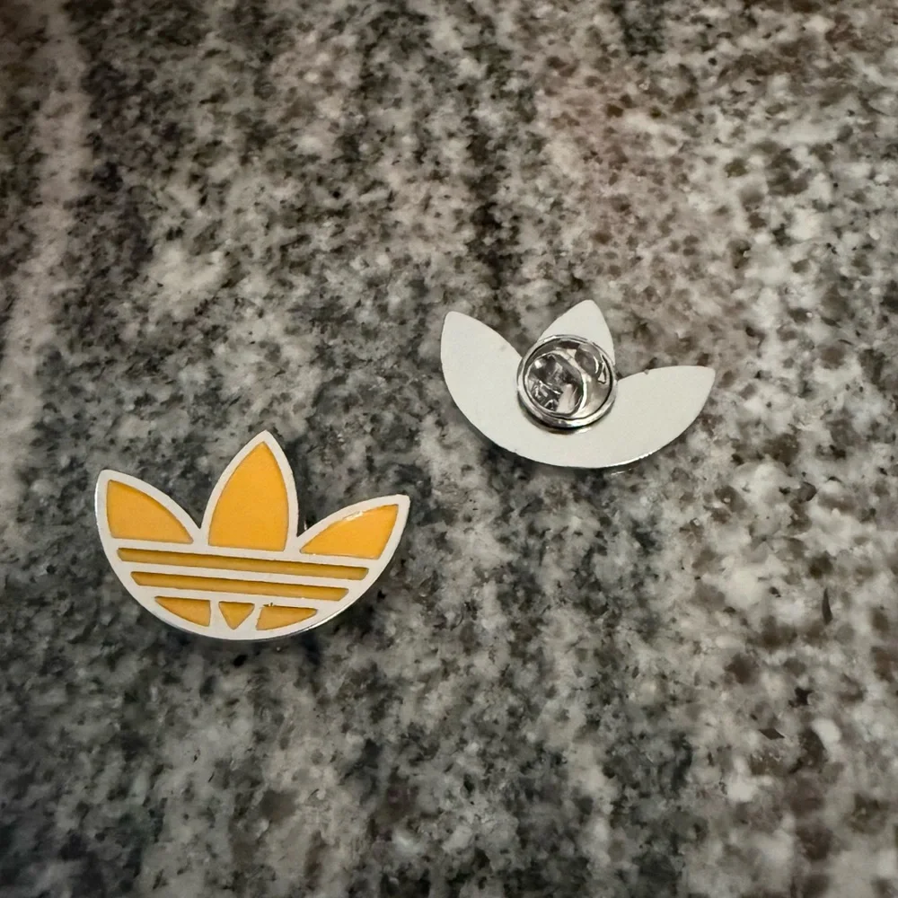 XXX SOLD XXXX LT White Ruby Red Leather Fold Tongue Sneakers Women’s 8.5 NWT - Picture 6 of 6